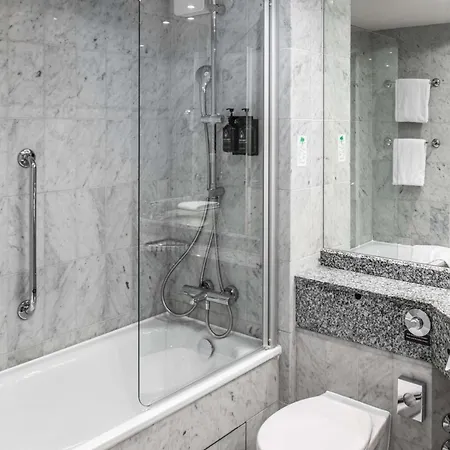 Pentahotel 4*